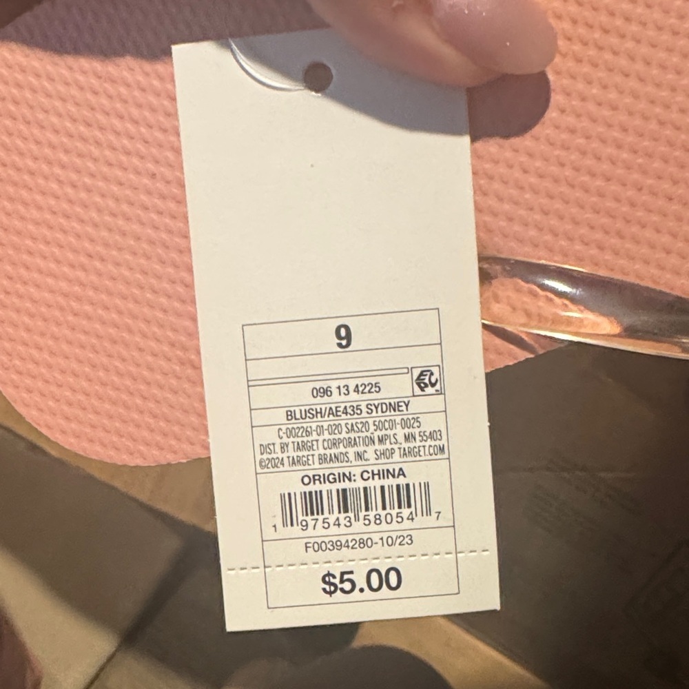 2 pairs of Shade and Shore Pink Flip Flops size 9 - Picture 2 of 3